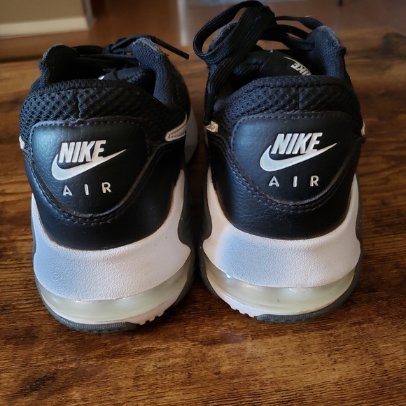 Womens Nike Air Max Excee black and white size 7 - Picture 3 of 4
